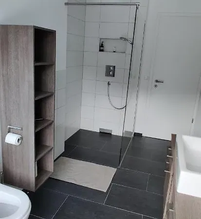 Schoene In Apartment *